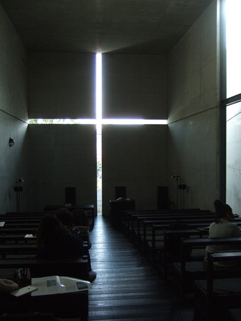 光の教会２０・礼拝堂.jpg