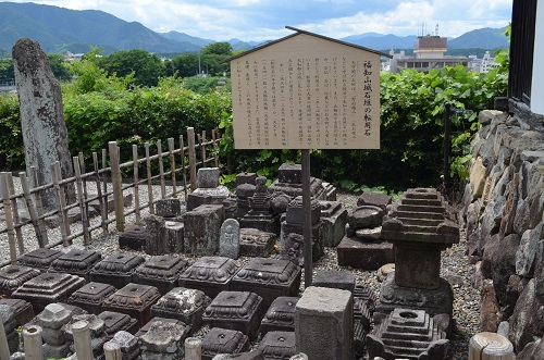 福知山１０・石垣の転用石.jpg
